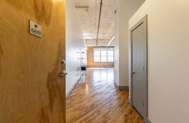 87 PEACHTREE Street SW - 87 Peachtree Street Southwest, Atlanta, GA 30303