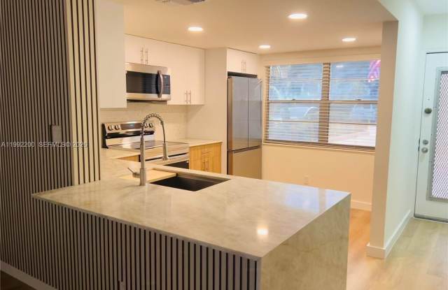 2402 Antigua Cir photos photos