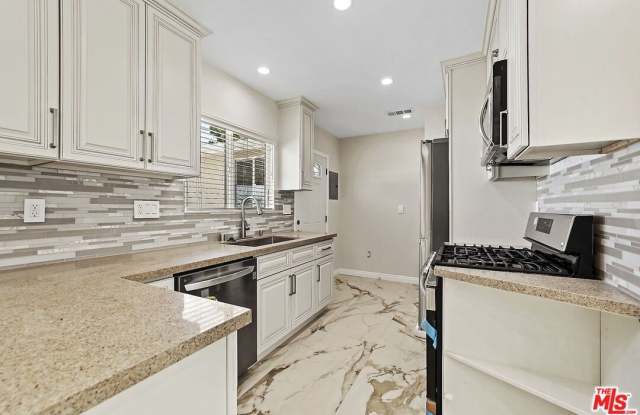 1852 Holmby Ave photos photos