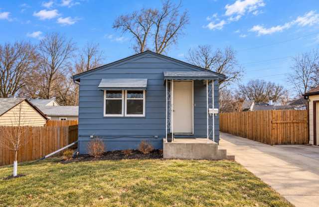 Cozy & Updated 2 Bedroom, 2 Bathroom Home – Near Augustana & USF Gallery 1