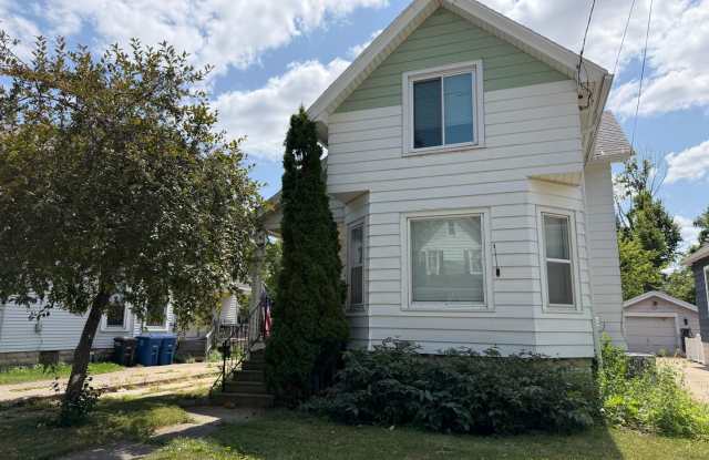 4 Bedroom House in Oshkosh photos photos