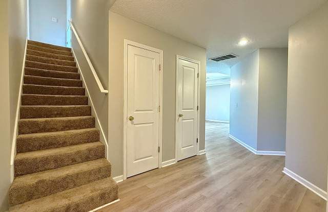 MOVE-IN READY| Pet Friendly Gallery 4