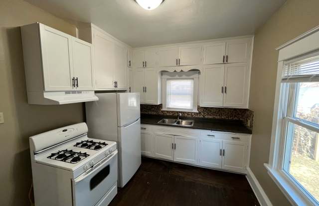 Fantastic 2 Bed 1 Bath Single Family Home in St. Paul! View and Get Approved TODAY! photos photos