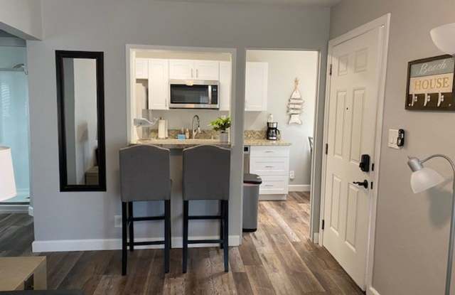 Updated Furnished Unit Half A Block From Beach photos photos