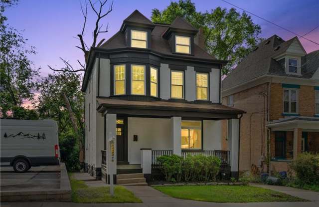Beautiful Home in the heart of Edgewood Gallery 3