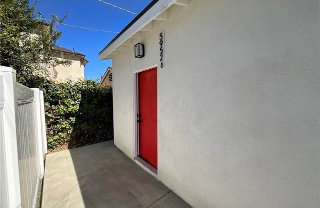 5952 Balcom Avenue 1/2 photos photos