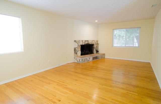 5220 Joan Ct Gallery 4