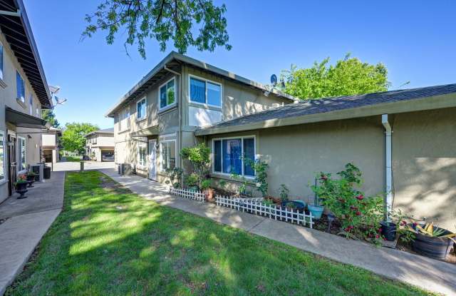 Beautifully Updated 2 Story Unit photos photos