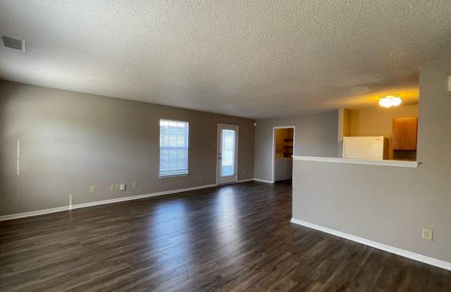 HOUSE...3 Bedroom 2.5 Bath Gallery 3