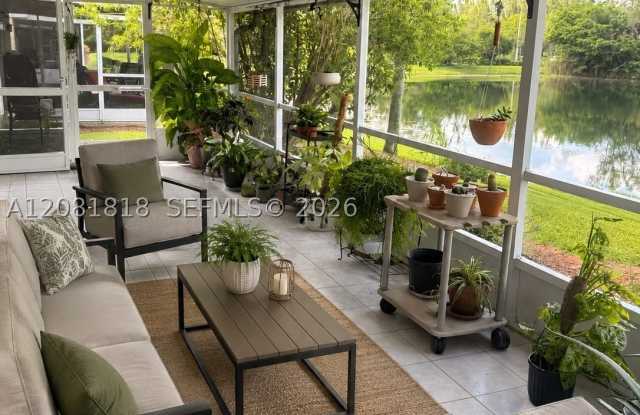 710 SE 22nd Ln Gallery 1