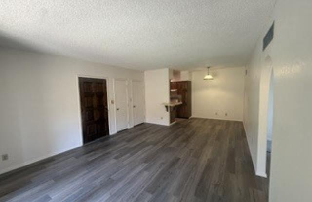 940 North Alvernon Way Gallery 3