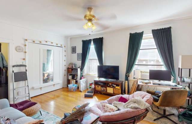 2144 West Berteau photos photos