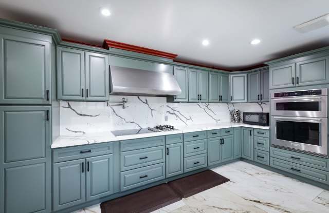 FOR RENT Fully Remodeled 4 Bed / 3 Bath Home on 2.4 Acres Modern Upgrades  Open Land - 10418 Brimhall Road, Greenacres, CA 93312