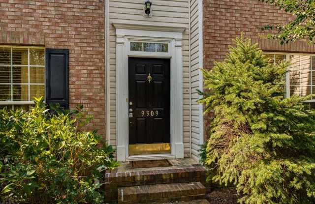 Awesome pet-friendly South Charlotte home on cul-de-sac for lease! Gallery 3