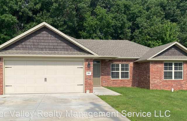 806 S Pittsburg - 806 S Pittsburg Ave, Russellville, AR 72802