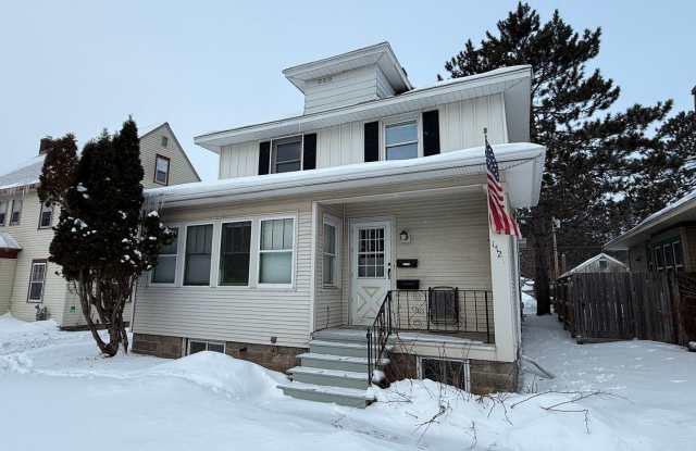 Duluth MN 6-Bedroom - 2-Bath - 2-Car Garage photos photos