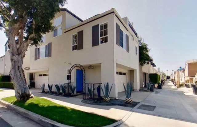 Beautiful 2-Bedroom, 2.5-Bath Townhome Just South of PCH photos photos