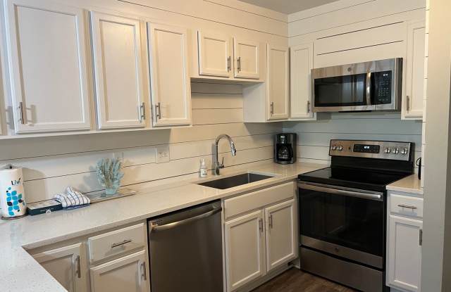 Walk to the Beach! Beautifully Remodeled/Furnished Fiddler's Cove photos photos