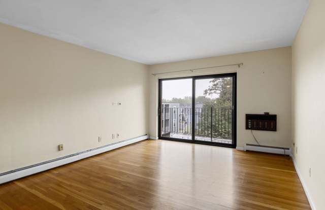 5 Linda Ln Gallery 4