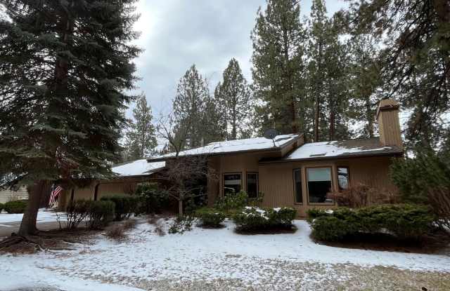 Large 3 Bed/2 Bath Home in the Mountain High Community - SE Bend photos photos