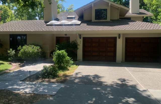 FURNISHED BEDROOM FOR RENT IN GORGEOUS 3 BEDROOM HOME CLOSE TO CAMPUS photos photos