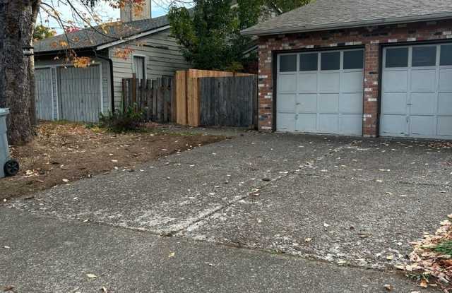(882) Grant Circle Home - 2 Bedroom / 2 Bathroom Gallery 3