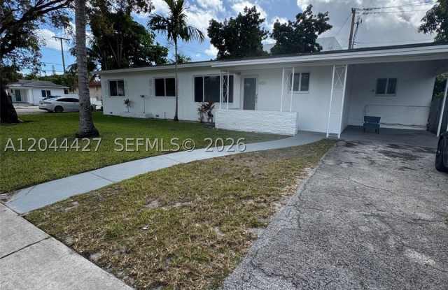 4700 SW 7th St photos photos