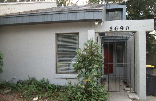 2/2 Townhome Located Near NAS Jax photos photos