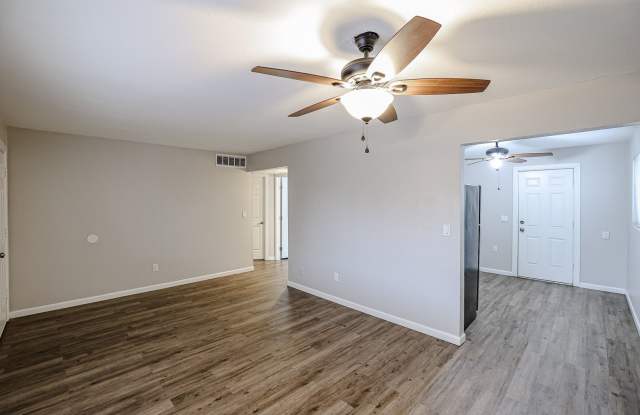 2 bedroom 1 bath home! Gallery 4