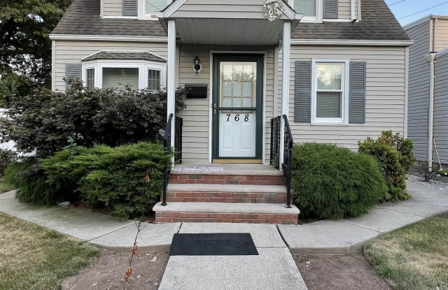 768 8TH ST - 768 8th Street, Secaucus, NJ 07094