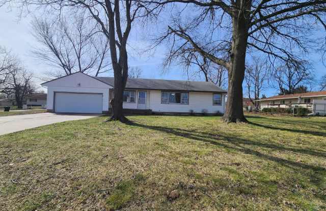Beautiful, big 3BR rancher with 2 car gar near Lake Shawnee! photos photos