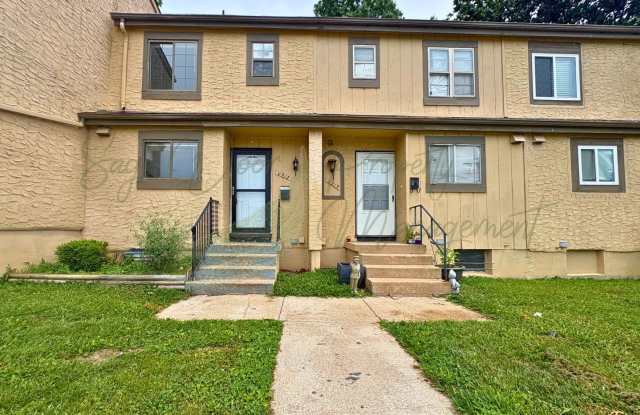 SPACIOUS TOWNHOME IN KANSAS CITY photos photos SPACIOUS TOWNHOME IN KANSAS CITY photos photos