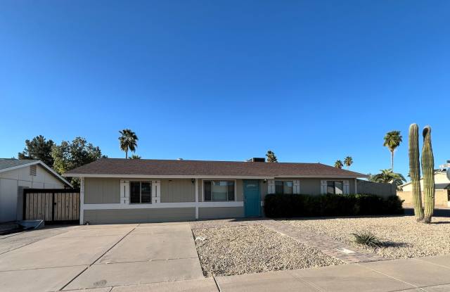 REMODELED 3 BEDROOM PLUS BONUS ROOM/BEDROOM. GREAT BACKYARD photos photos