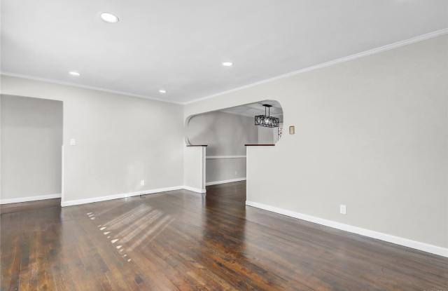 169 Baltimore Avenue Gallery 3