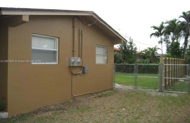 9617 SW 36th St photos photos