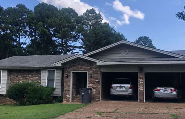 Charming 3-Bedroom Home in a Great Searcy Location! photos photos