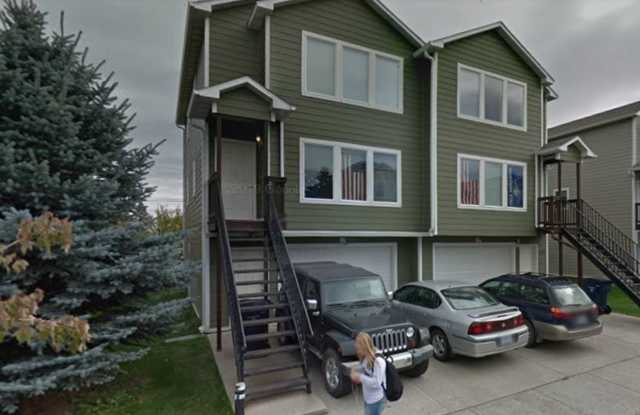 Spacious 4-Bed Condo – Walk to MSU! Gallery 3