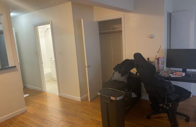 2 Free Month Allston Oversized  Sunny Modern 1 bed with Parking ava Ht Hw Inc  Included, Students and Pets ok Gallery 4