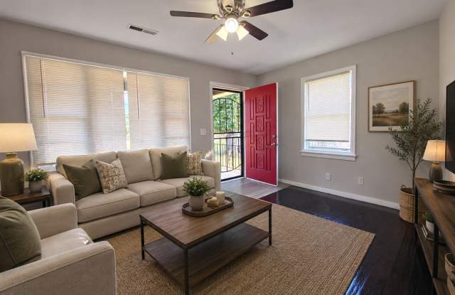 Comfortable & Spacious 3-Bedroom Home Ready for You! Gallery 4
