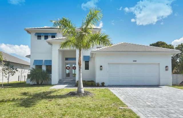 1448 10th St N photos photos