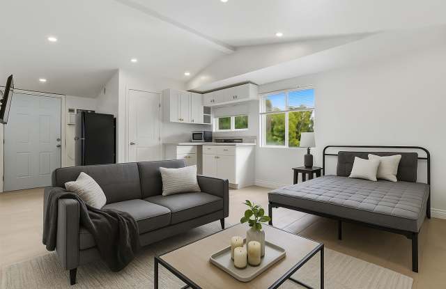 5718 Comanche Ave photos photos