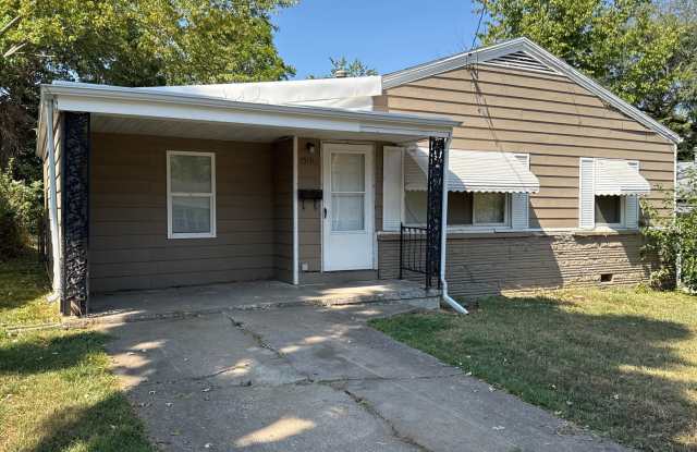 4 Bedrooms! 2 Baths! $1350! photos photos