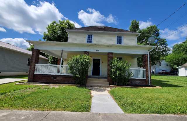 924 Hill St - 2 photos photos