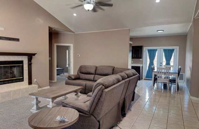RENTAL Fully Furnished 3 bedroom home Gallery 3