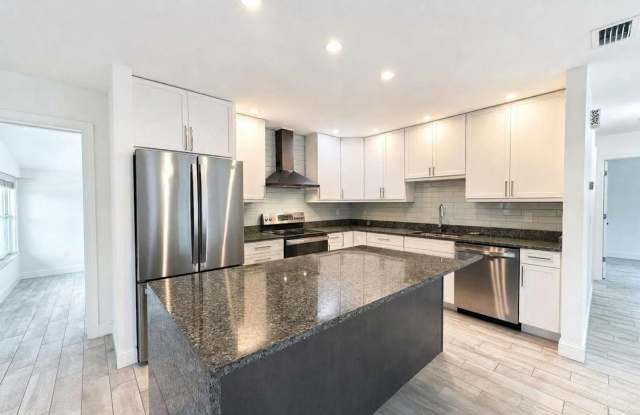 Exceptional Naples Park Single Family home, just minutes to the beach Gallery 4