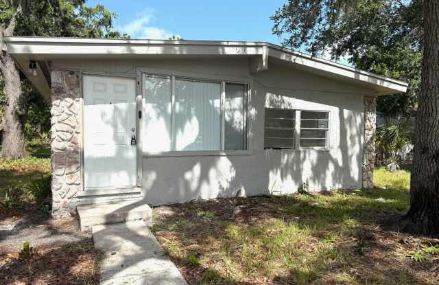 Charming 3-Bedroom, 2-Bath Duplex for Rent in Bradenton, FL. Available Now!! photos photos