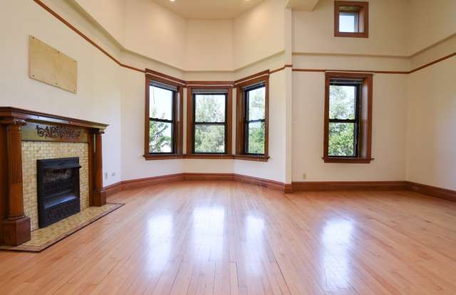 3017 North Seminary Avenue Gallery 3