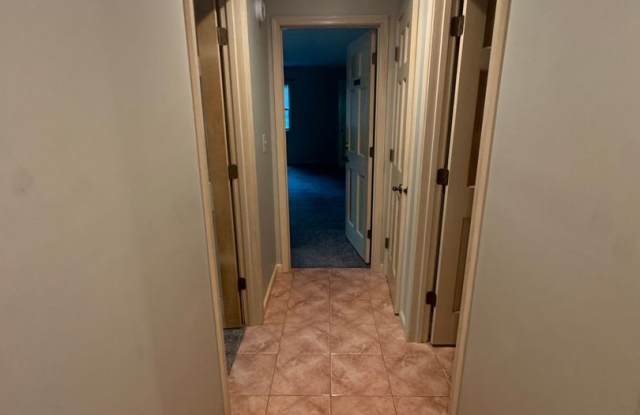 2BR 2BA Home Close to Campus, On Bus Route with Washer/Dryer Provided & 2-Car Attached Garage Gallery 4