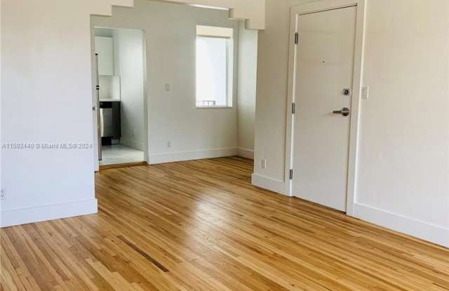831 16th St - 831 16th Street, Miami Beach, FL 33139