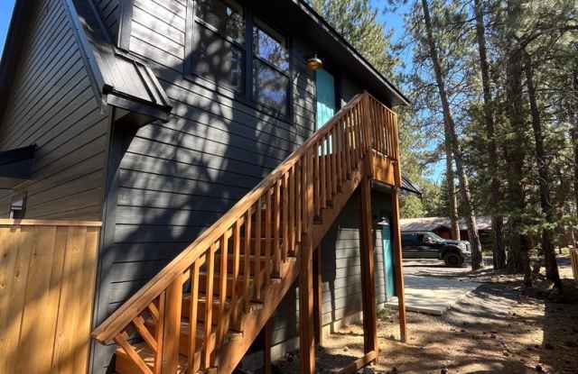 Spectacular BRAND NEW 1-bed/1-bath apartment with Mountain Views in Sisters! photos photos
